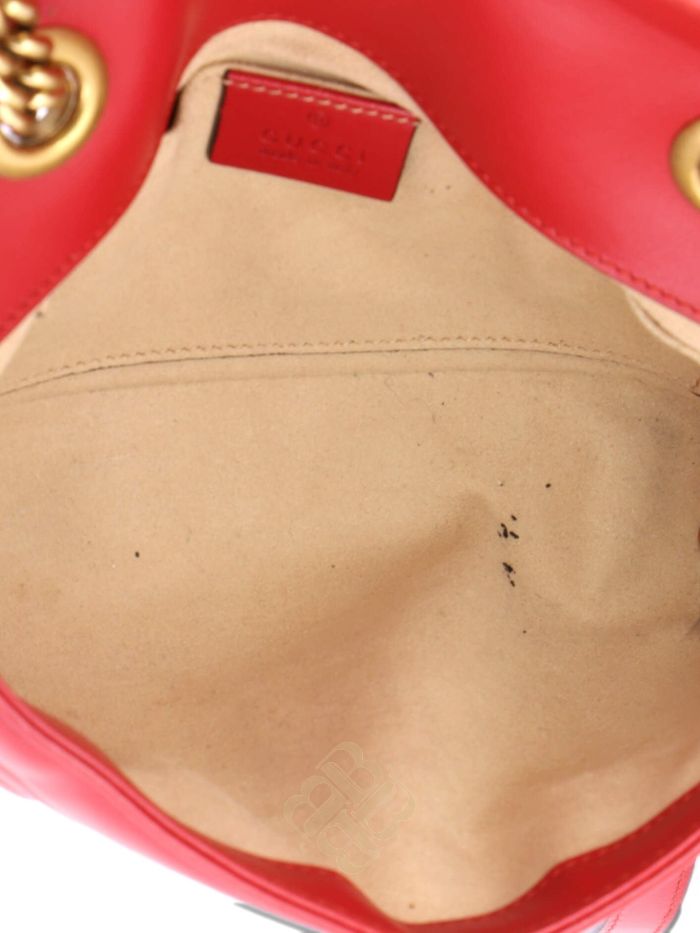 Túi đeo chéo Gucci GG Marmont Flap Bag Matelasse Leather Mini crossbody bag HLOYTV9OWIVVKE8L 2026 Túi đeo chéo Gucci GG Marmont Flap Bag Matelasse Leather Mini crossbody bag HLOYTV9OWIVVKE8L