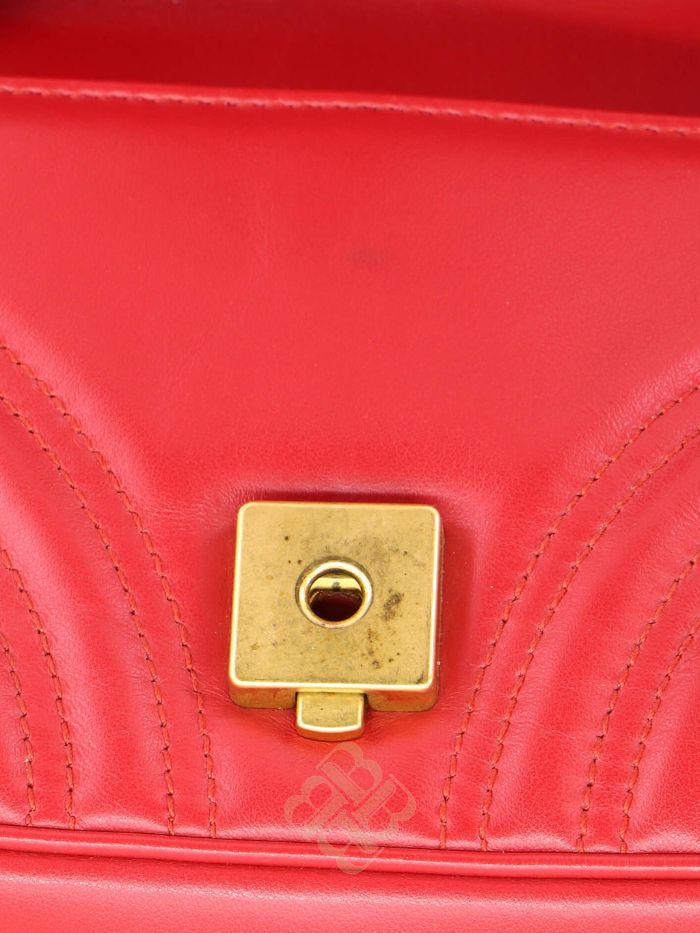 Túi đeo chéo Gucci GG Marmont Flap Bag Matelasse Leather Mini crossbody bag HLOYTV9OWIVVKE8L 2026 Túi đeo chéo Gucci GG Marmont Flap Bag Matelasse Leather Mini crossbody bag HLOYTV9OWIVVKE8L
